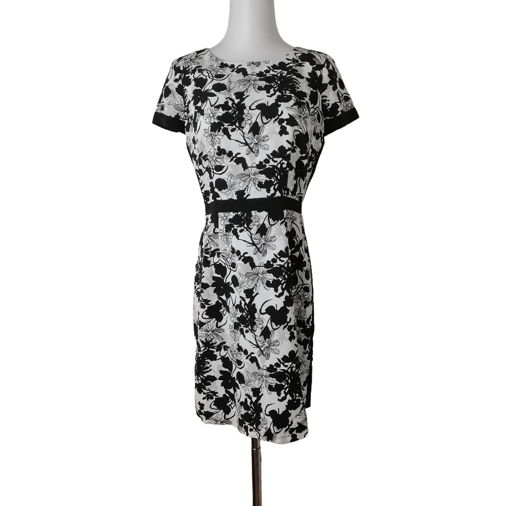 👀 black and white floral printed crew neckline short sleeves dress by Jacob